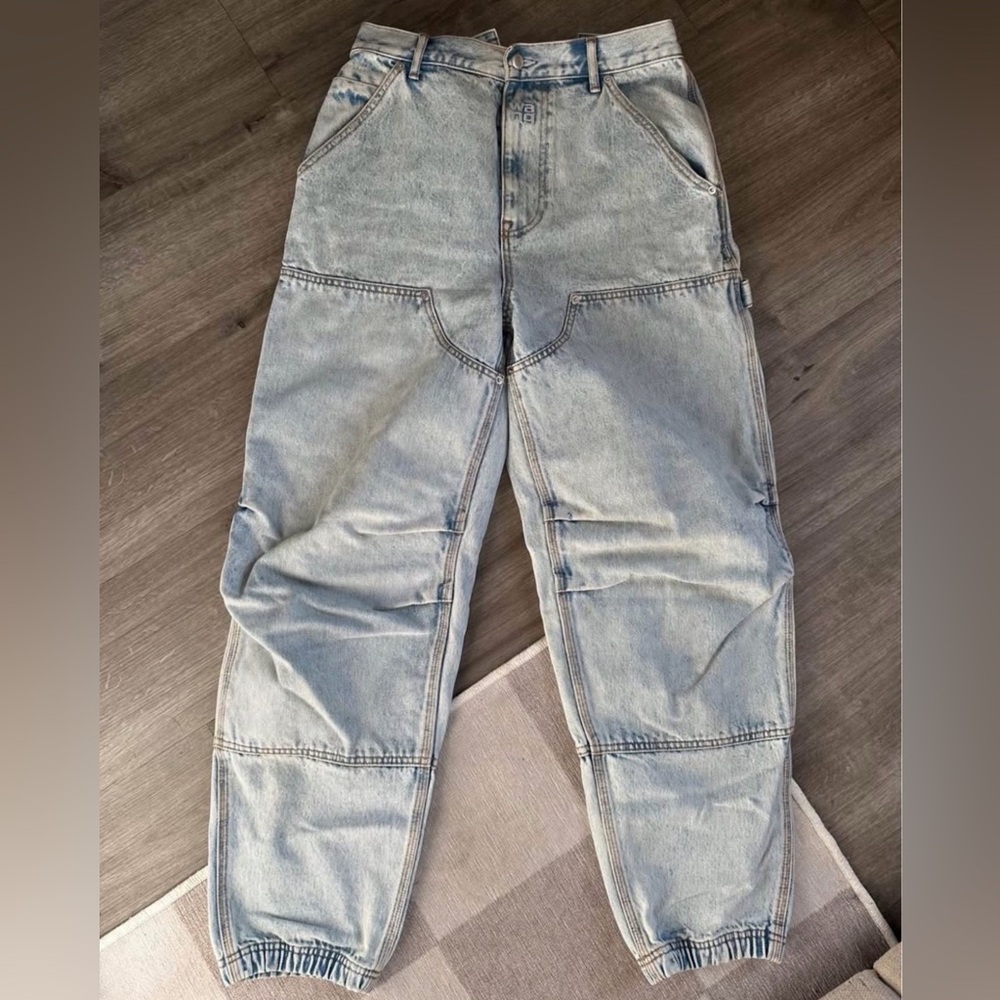 Alexander Wang Relaxed Fit Light Denim Jeans

Worn 1 time, perfect condition